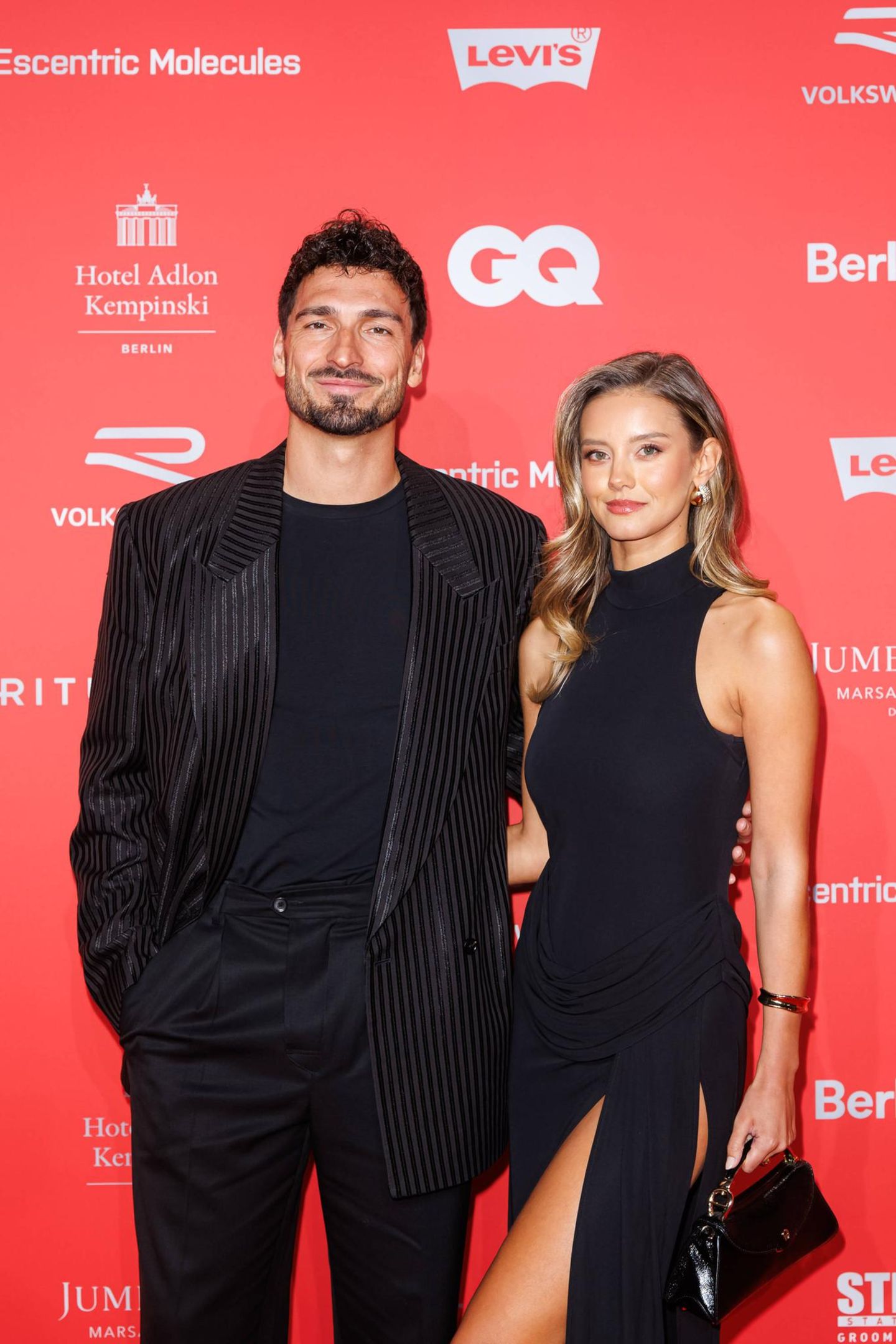 Mats Hummels + Nicola: Seltener Wow-Auftritt im schwarzen Partnerlook | GALA.de