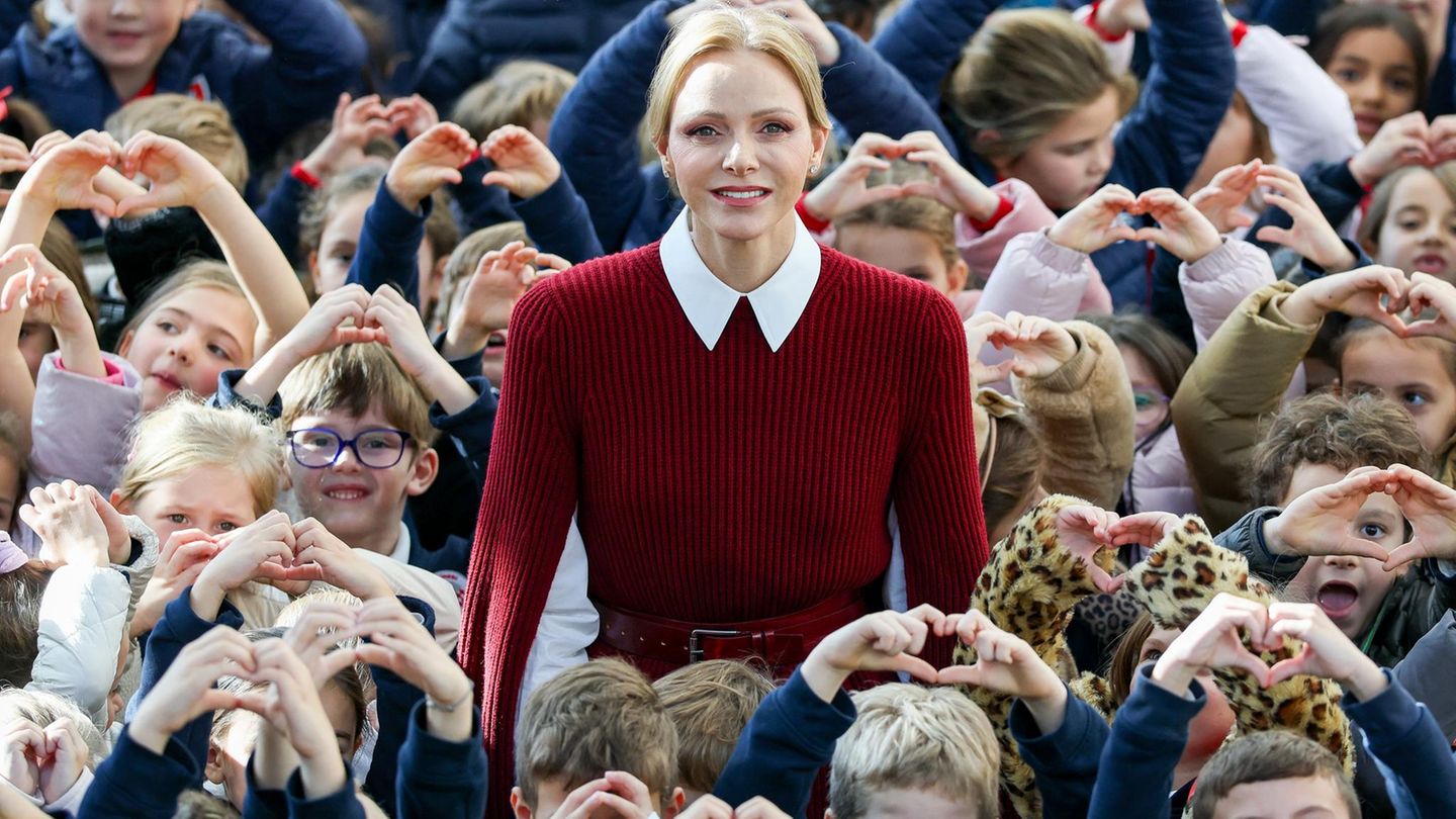 fashion-looks-bei-diesem-auftritt-fliegen-f-rstin-charl-ne-nicht-nur-kinderherzen-zu