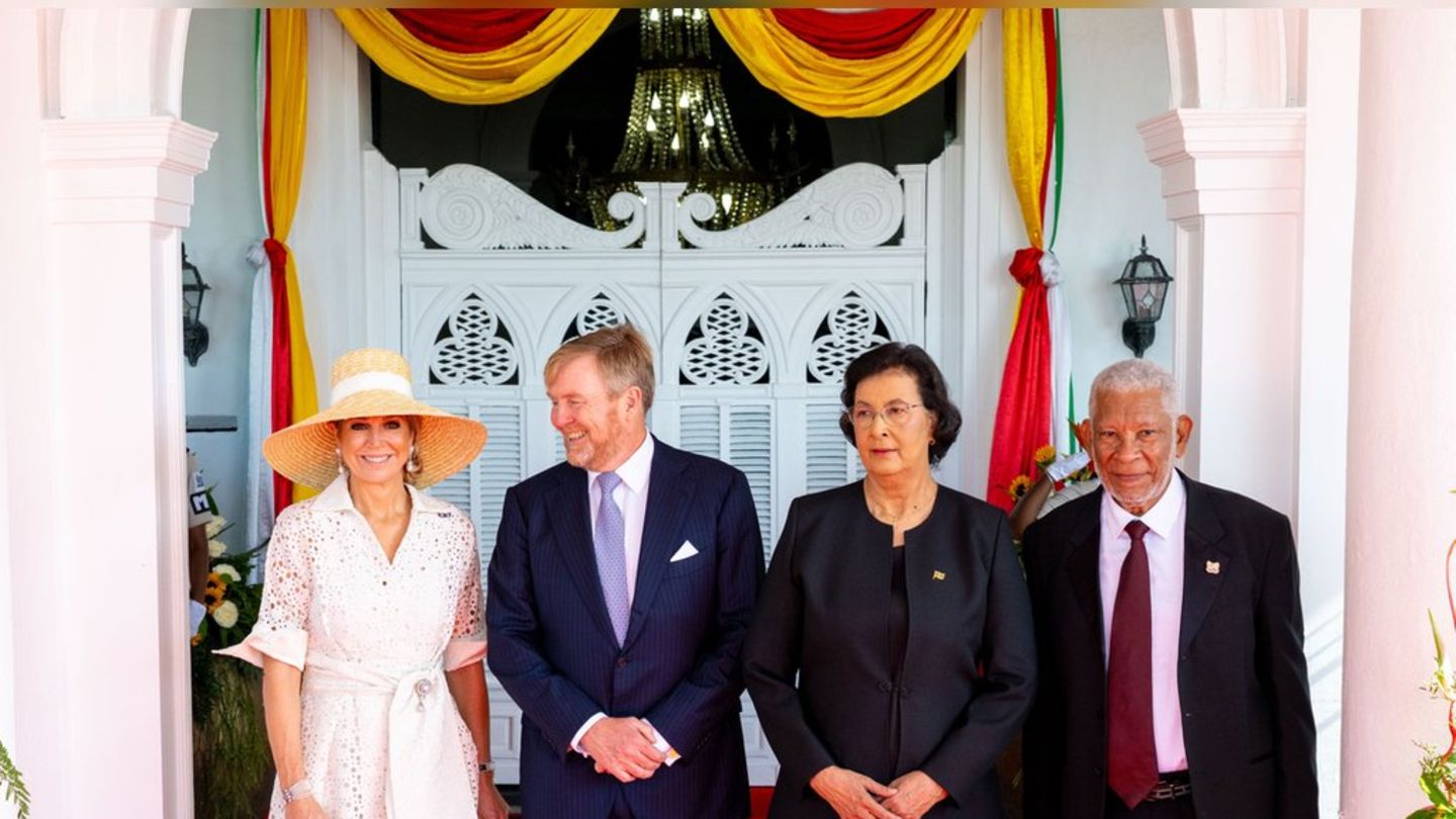 Staatsbesuch-in-Suriname-K-nigin-M-xima-gl-nzt-im-Spitzenkleid
