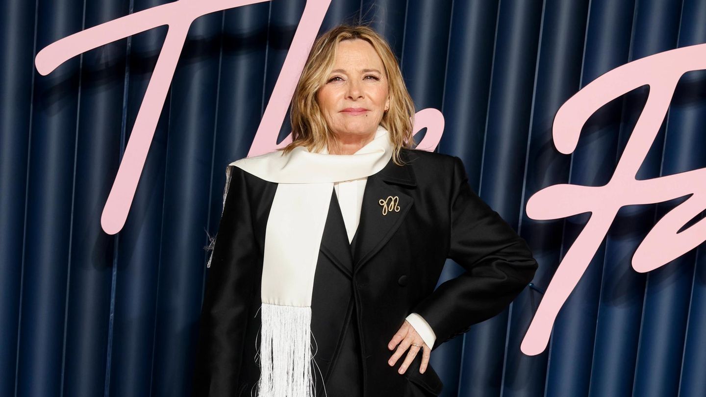 The-Fashion-Awards-2025-Bei-diesem-Event-hat-man-den-Ehering-von-Kim-Cattrall-schon-gesehen