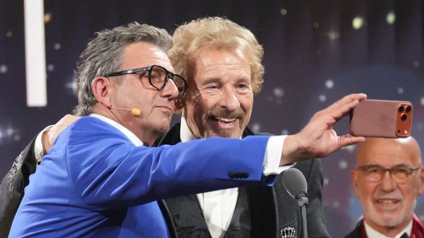 Mit-Thomas-Gottschalk-bei-der-Romy-Verleihung-Hans-Sigl-u-ert-sich-zu-Kritik