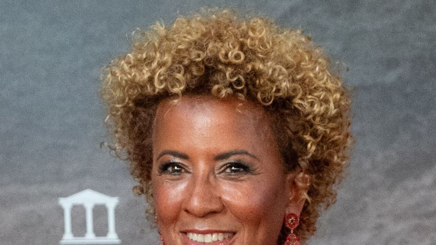 Tochter-feiert-18-Geburtstag-Arabella-Kiesbauer-gratuliert-mit-Babyfoto