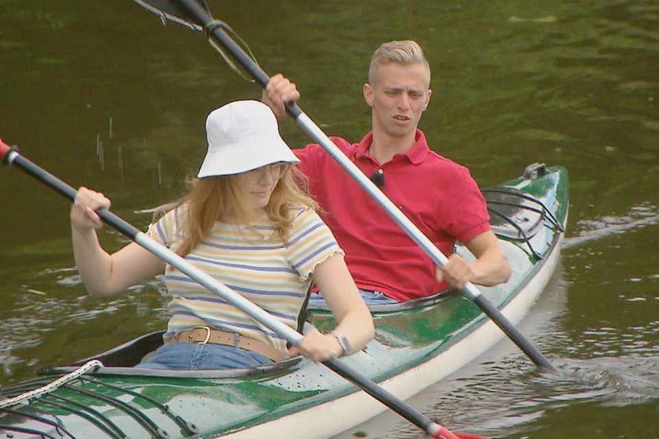 Pauline und Christopher gehen bei "Bauer sucht Frau" auf Paddeltour