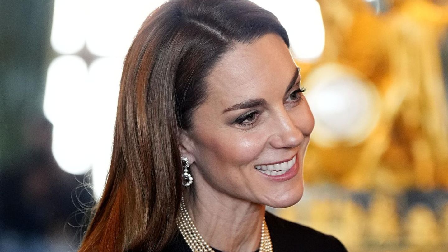 Royale-Juwelen-mit-Geschichte-Ihre-Perlenkette-beim-Staatsbesuch-sagt-mehr-als-tausend-Worte