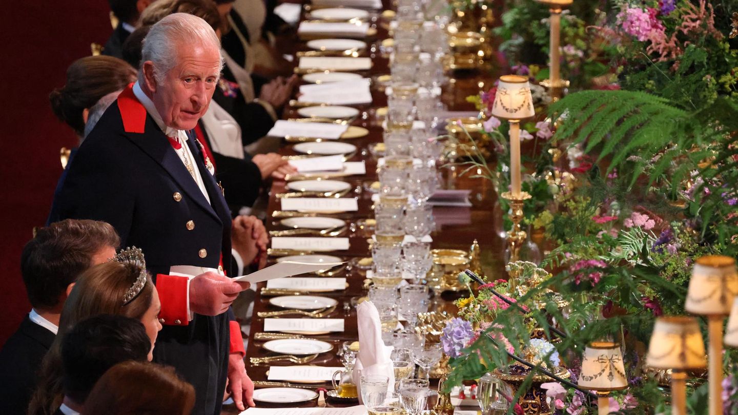 K-nig-Charles-Koch-enth-llt-besondere-Bankett-W-nsche-des-K-nigs