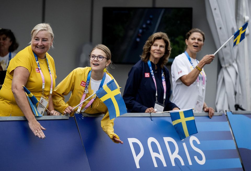 Prinzessin Estelle, Königin Silvia und Prinzessin Victoria bei den Paralympischen Spielen im Sommer 2024.