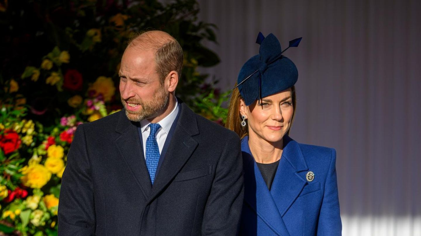 Catherine-Princess-of-Wales-30-Jahre-sp-ter-Kate-setzt-in-Blau-ein-modisches-Zeichen-f-r-Queen-Elizabeth