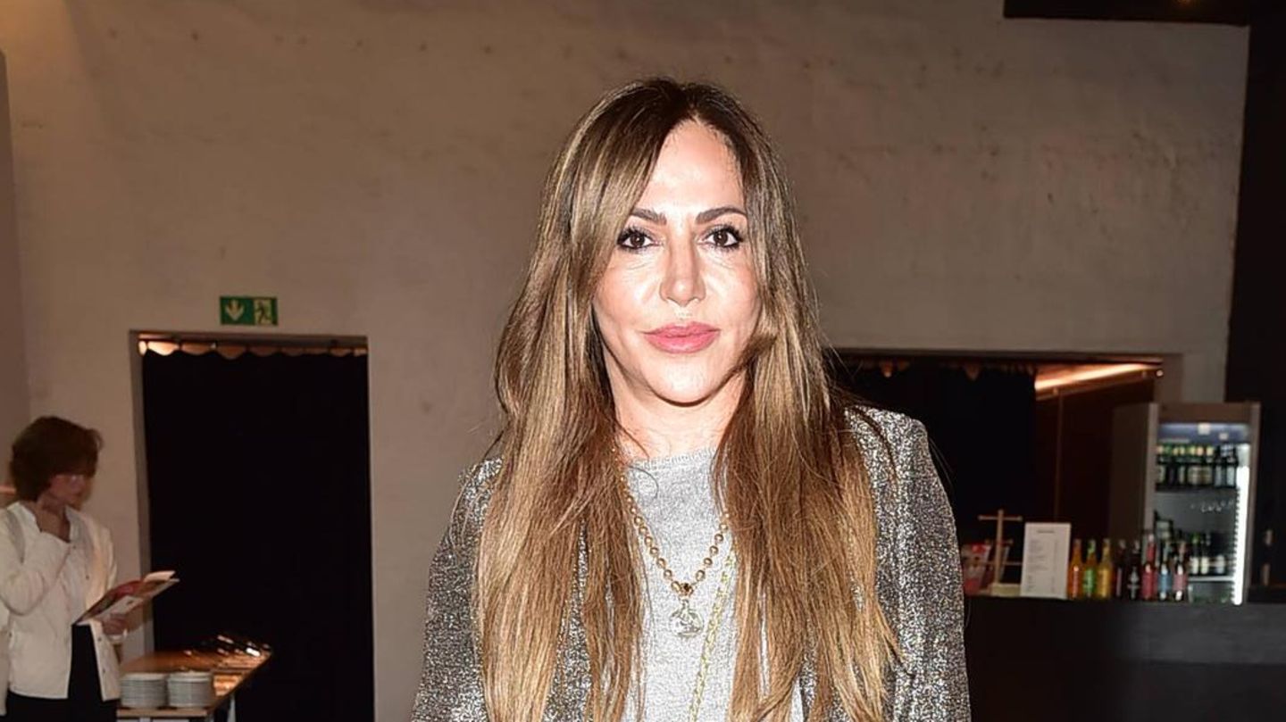 Simone-Thomalla-F-r-eine-neue-Rolle-kommen-die-Haare-ab-und-die-Fans-lieben-es