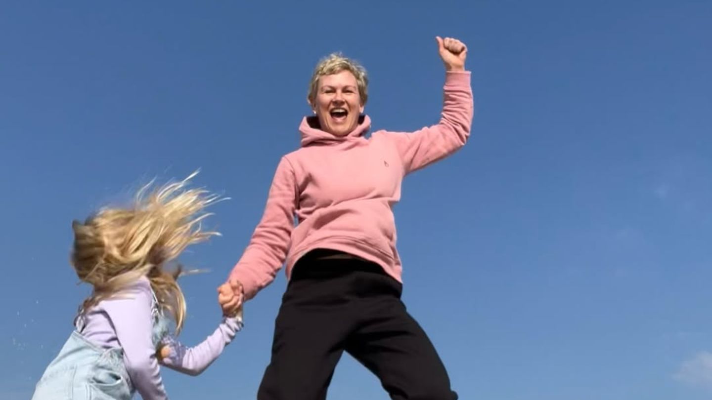 Karen-Heinrichs-Karen-Heinrichs-ffnet-ihr-Familienalbum-und-spricht-ber-die-V-ter-ihrer-Kinder