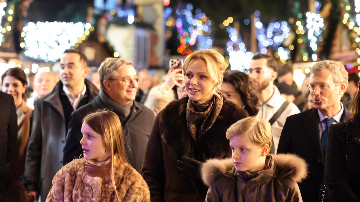 Fashion-Looks-Ihre-Zwillinge-eifern-ihrem-exquisiten-Modegeschmack-nach