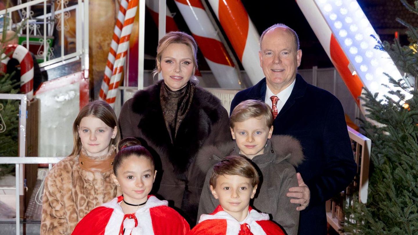 F-rst-Albert-F-rstin-Charl-ne-Gemeinsam-er-ffnen-sie-Monacos-Weihnachtsmarkt