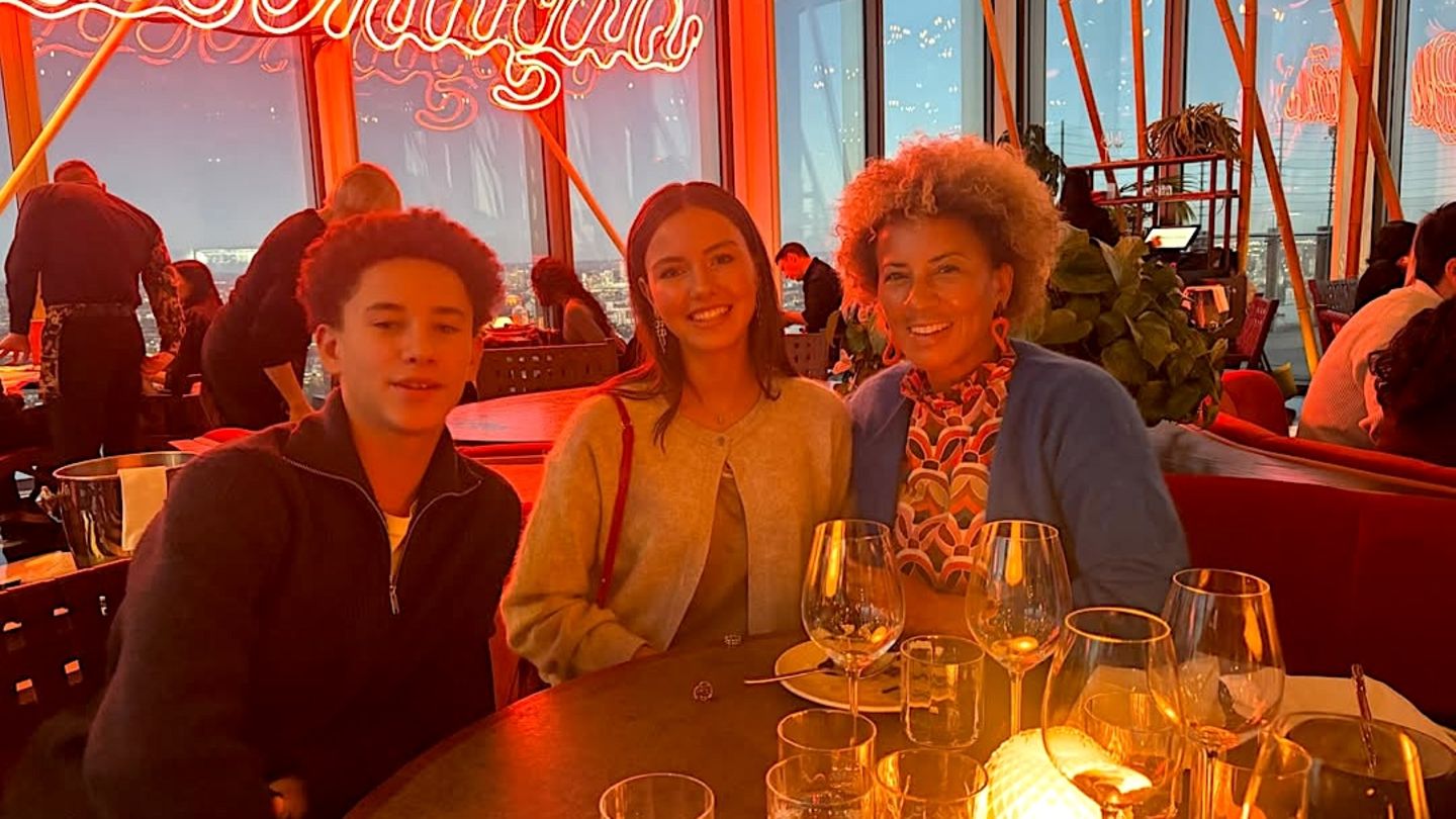 Familienbande-2025-Mit-ihren-Liebsten-feiert-sie-in-London-einen-ganz-besonderen-Tag