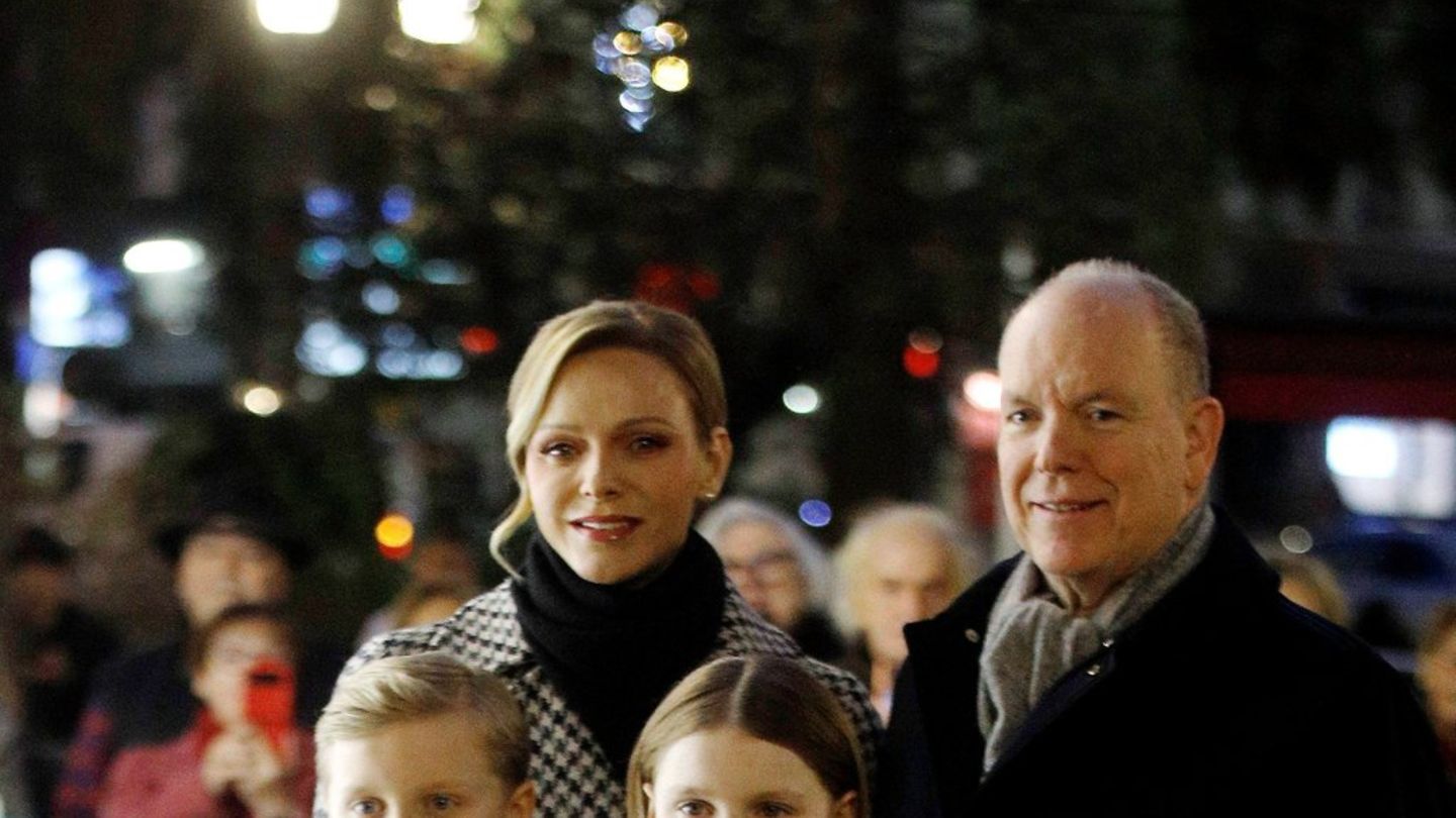 Charl-ne-und-Albert-von-Monaco-Weihnachtskarte-mit-berraschungsgast