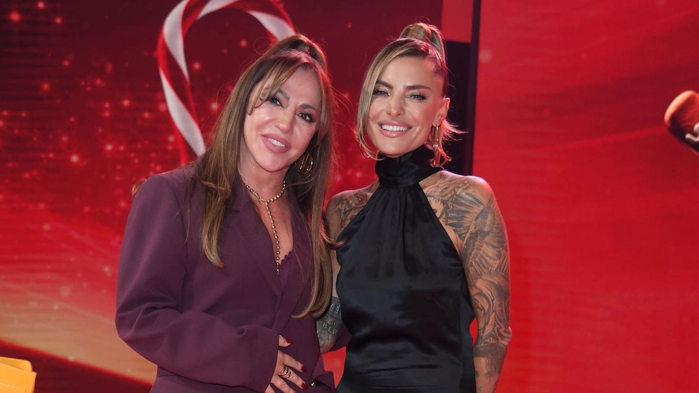 Simone-Thomalla-Gruselig-Simone-Thomallas-Selfie-mit-Tochter-Sophia-sorgt-f-r-Aufsehen