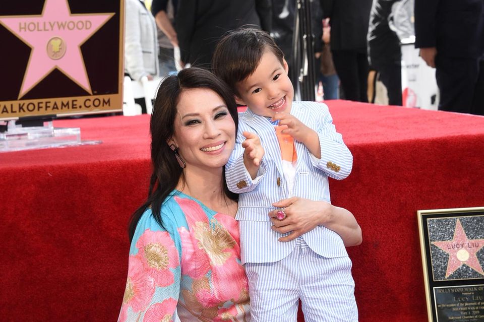 Lucy Liu: Seltene Worte über Sohn Rockwell GALA de