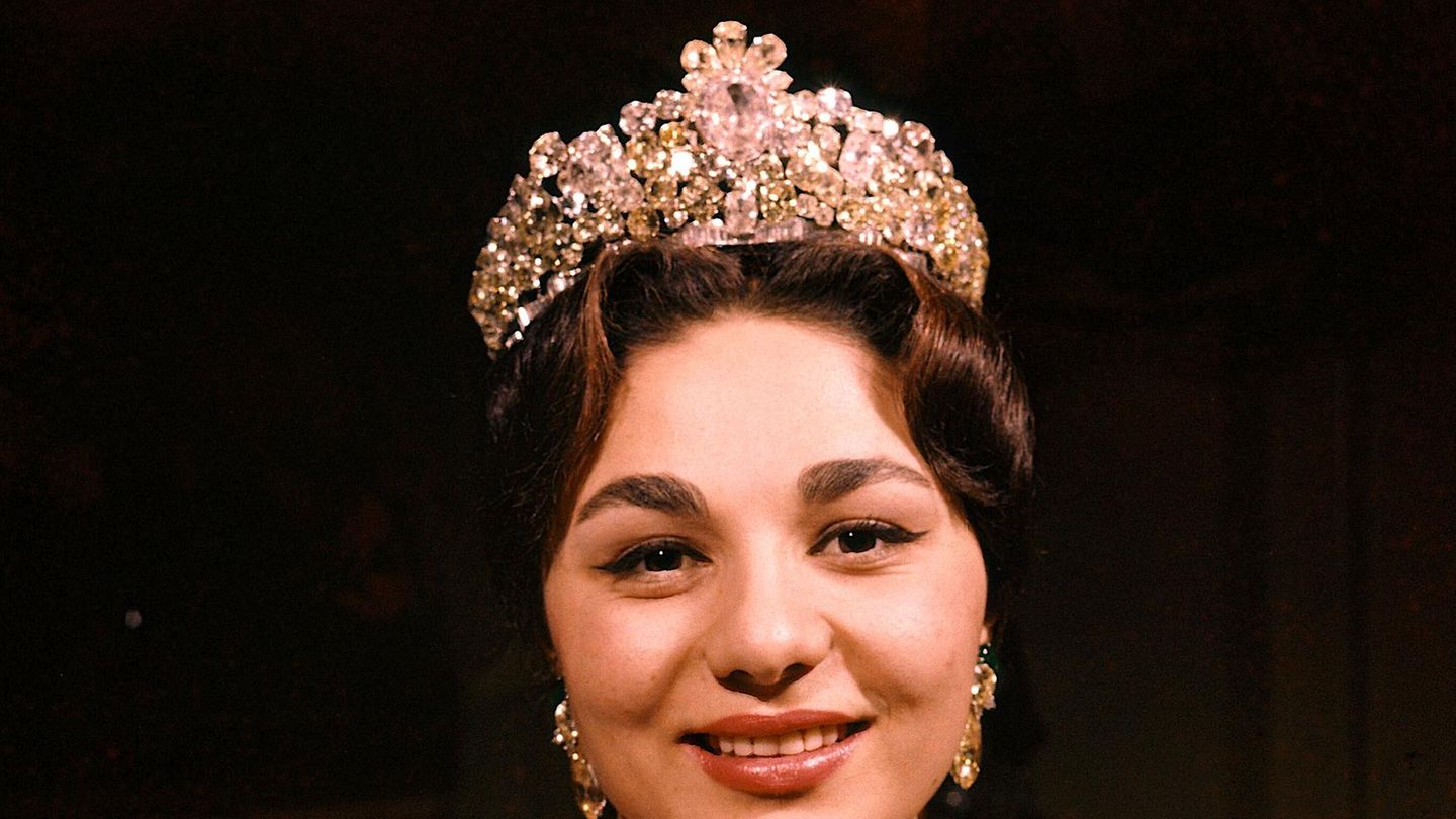 juwelen-aus-1001-nacht-kaiserin-farahs-hochzeitsdiadem-stell-alle-anderen-in-den-schatten