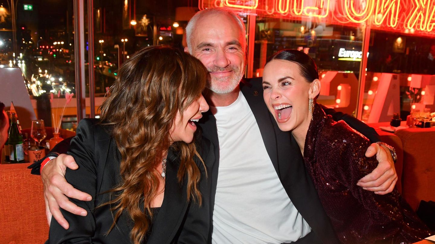 Stars-auf-Events-2025-Ausgelassene-Party-mit-ihrer-bekannten-Stieftochter-in-spe