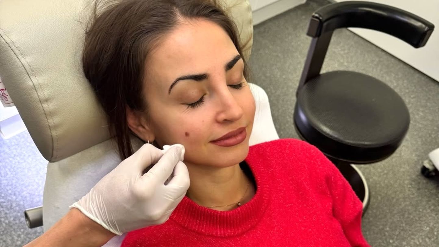 Ekaterina-Leonova-Es-tut-weh-Let-s-Dance-Star-l-sst-sich-ihr-Markenzeichen-entfernen