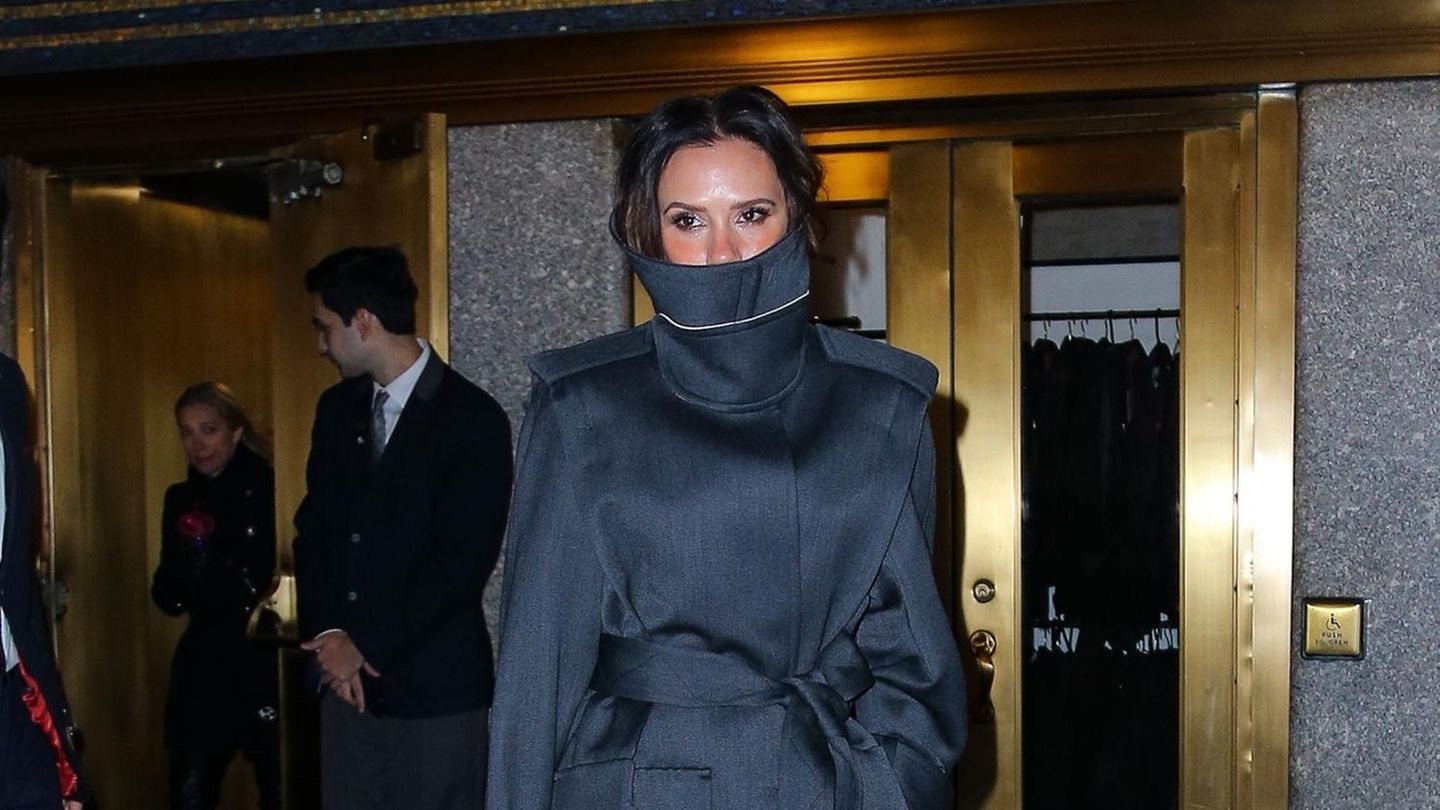 fashion-looks-sie-berrascht-mit-dramatischem-kragen-und-besonderem-detail-im-gesicht