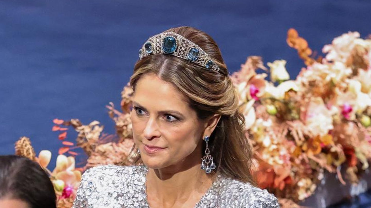 Schwedische-K-nigsfamilie-Victoria-und-Madeleine-sind-sich-einig-w-hrend-Silvia-aus-der-Reihe-tanzt