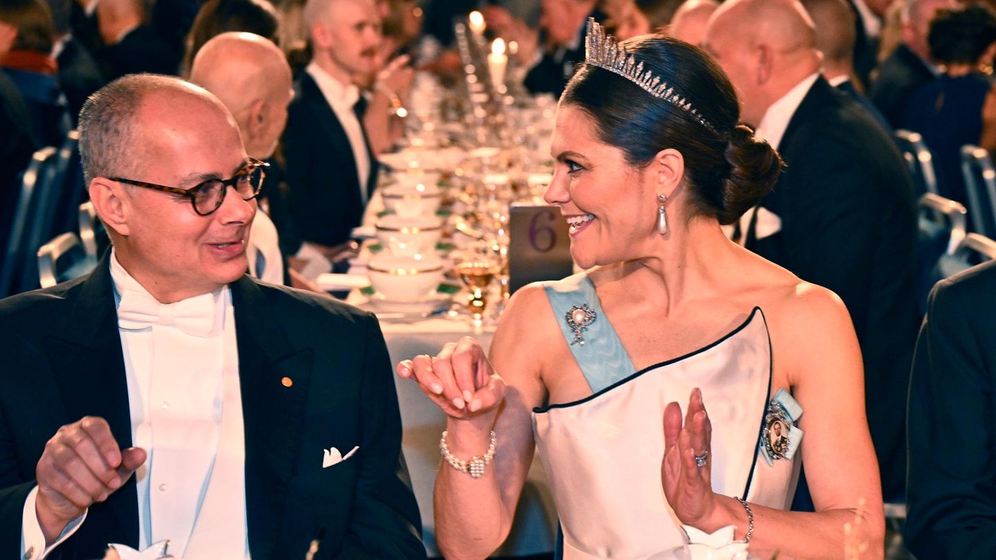 Schwedische-K-nigsfamilie-Prinzessin-Victoria-und-Co-genie-en-das-Bankett-zum-Nobelpreis