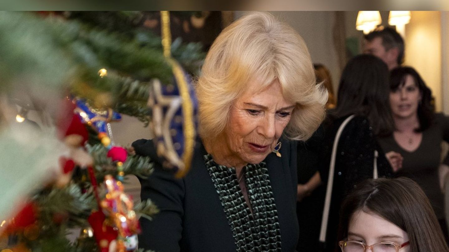 K-nigin-Camilla-Schwerkranke-Kinder-schm-cken-royalen-Baum