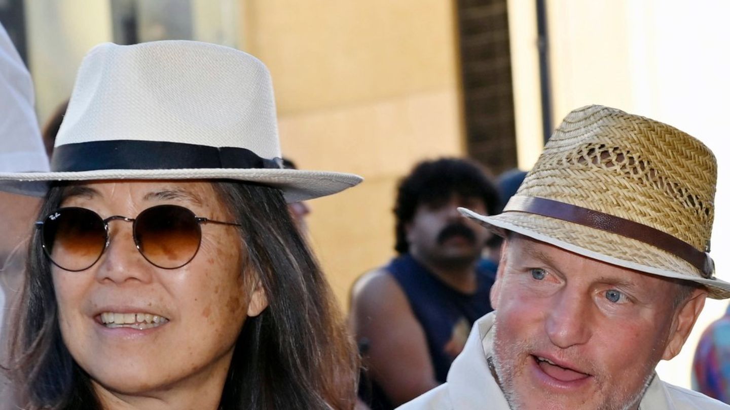 Woody-Harrelson-Seltener-Auftritt-mit-seiner-Frau