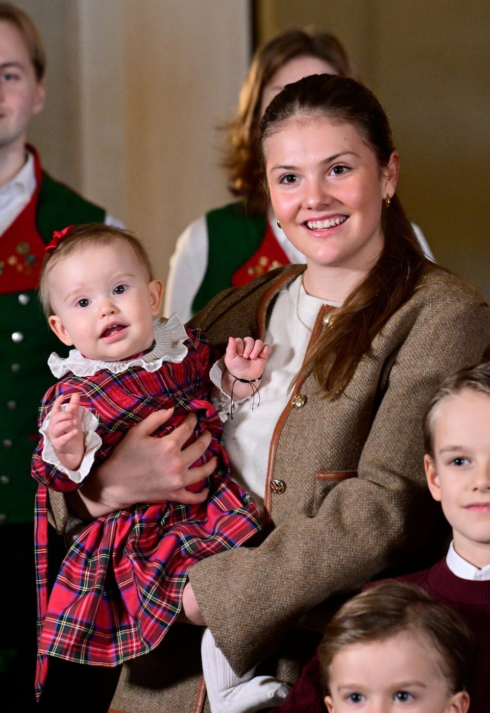 Wie erwachsen Prinzessin Estelle mittlerweile geworden ist, wird auf diesem Foto mit Prinzessin Ines deutlich.