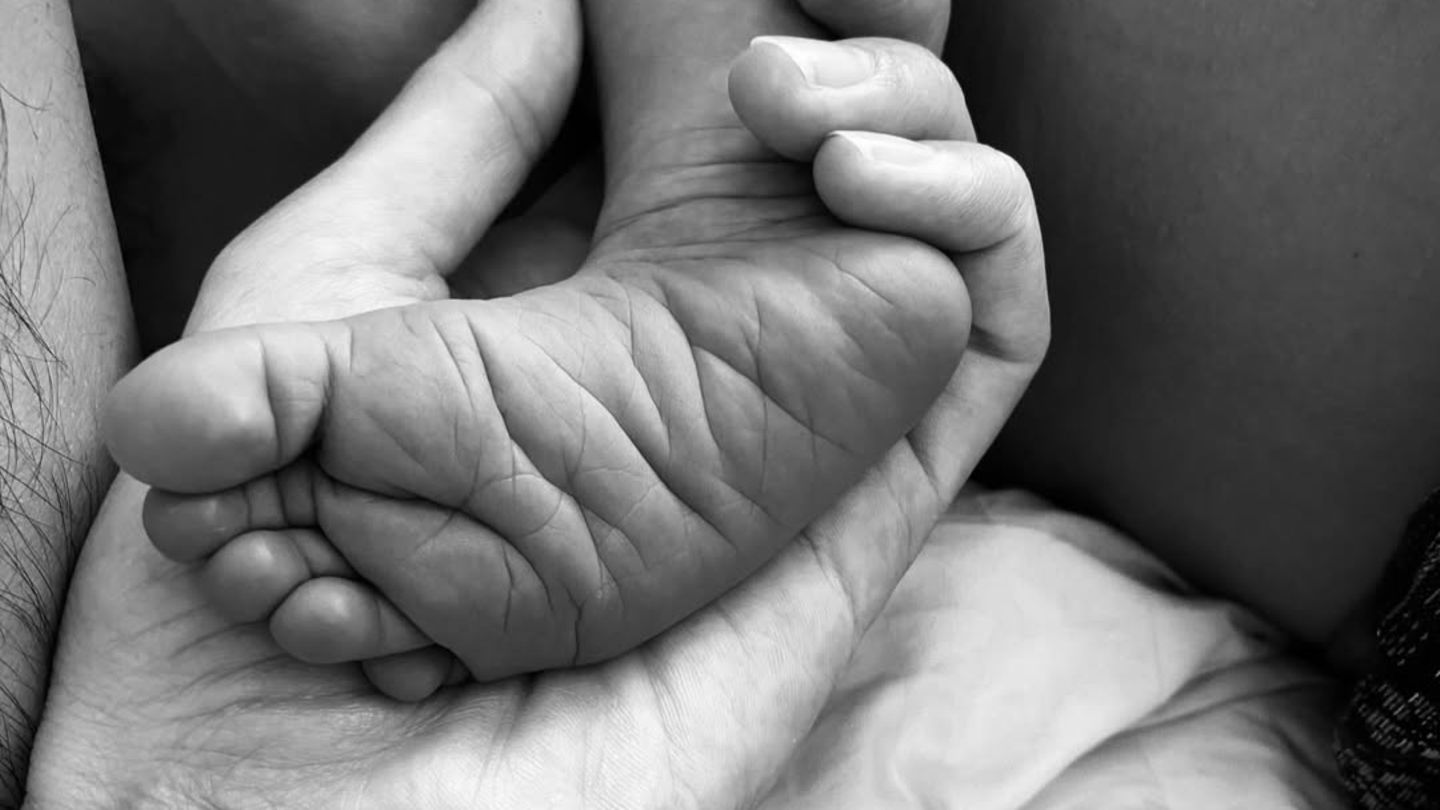 Isabel-Lucas-Hollywoodstar-ist-zum-ersten-Mal-Mutter-geworden