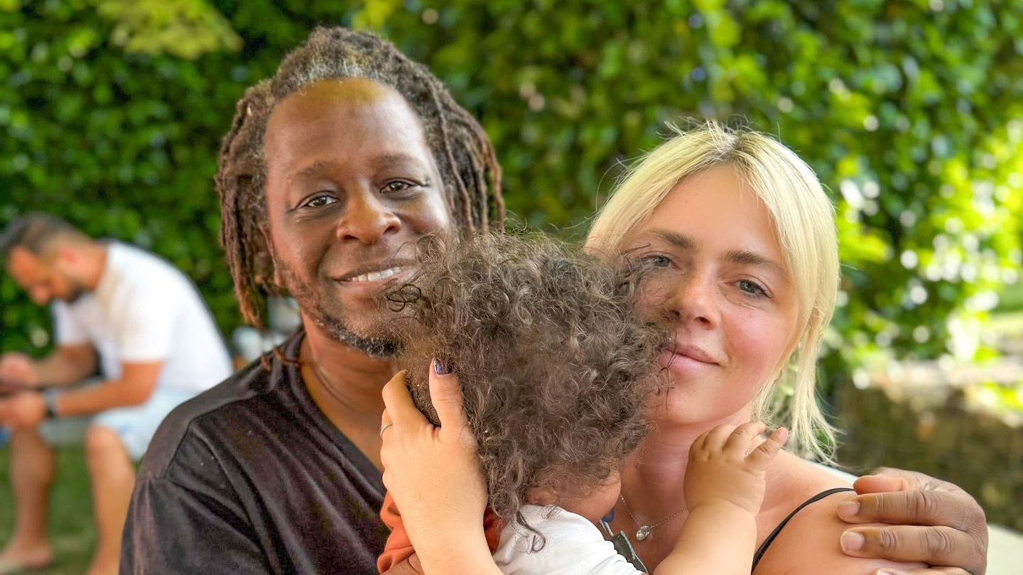 Mola-Adebisi-Adelina-Zilai-Fassungslos-Nanny-schneidet-ihrem-Sohn-ungefragt-die-Haare