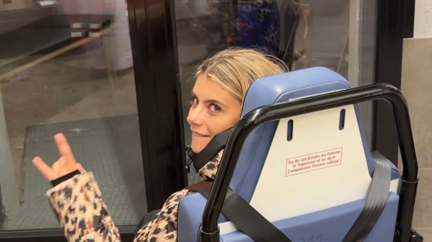 Romina-Palm-Autsch-Model-muss-nach-Skiunfall-operiert-werden