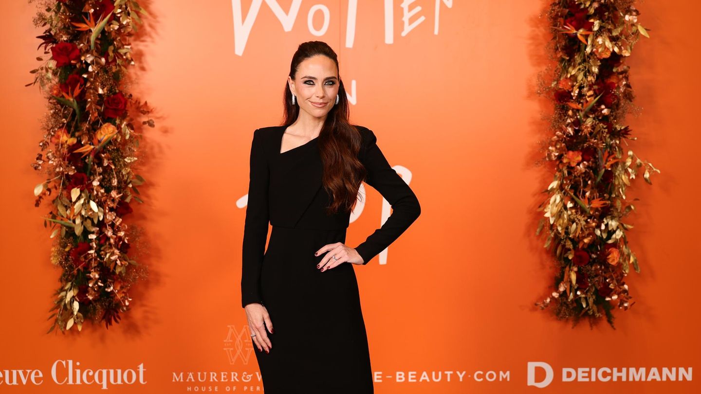 Franca-Lehfeldt-Sie-begeistert-mit-elegantem-Kleid-doch-eine-Sache-irritiert