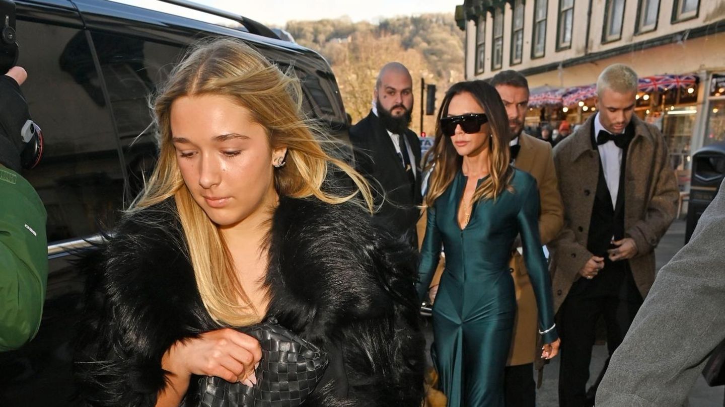 Prominente-Hochzeitsg-ste-mit-Stil-Doch-gerade-IHR-unterl-uft-ein-Fashion-Fauxpas