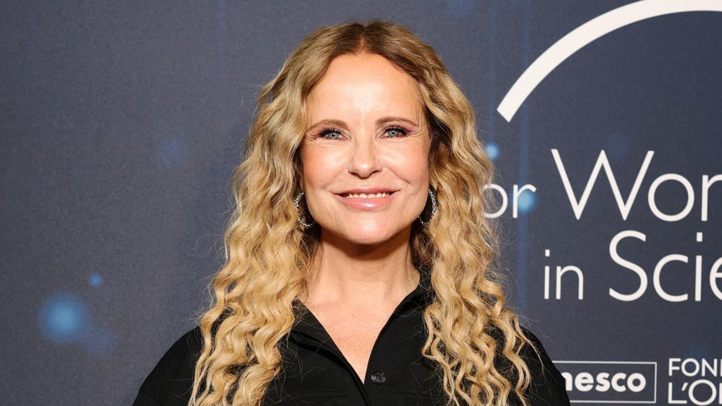 -Ein-Vorbild-f-r-uns-Frauen-Katja-Burkard-begeistert-Fans-mit-Bauchfrei-Schnappschuss