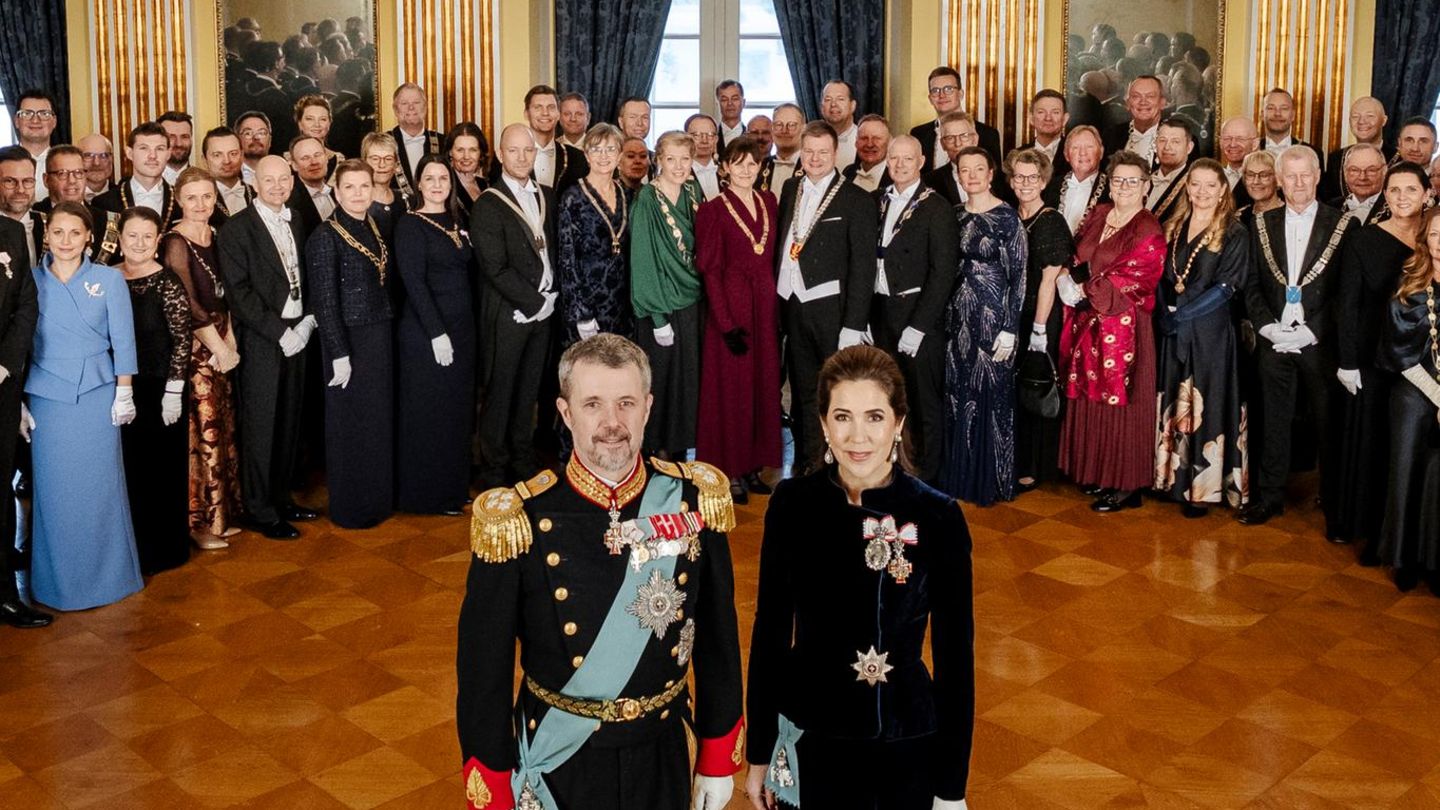 K-nig-Frederik-K-nigin-Mary-K-nig-Frederik-und-K-nigin-Mary-laden-zum-Neujahrsempfang-auf-Schloss-Christiansborg