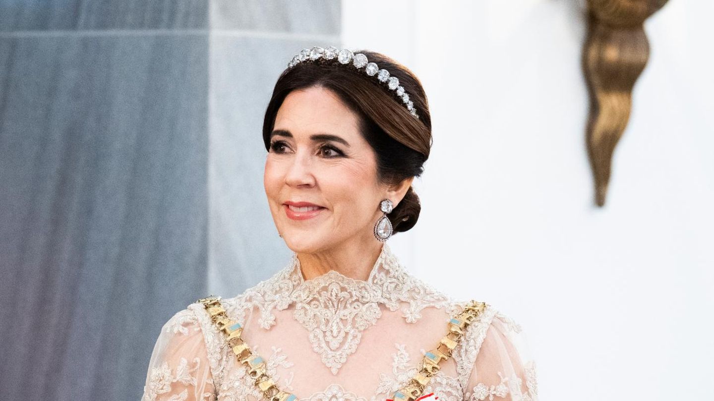 Au-ergew-hnliche-Juwelen-6-Diademe-von-au-ergew-hnlicher-Sch-nheit