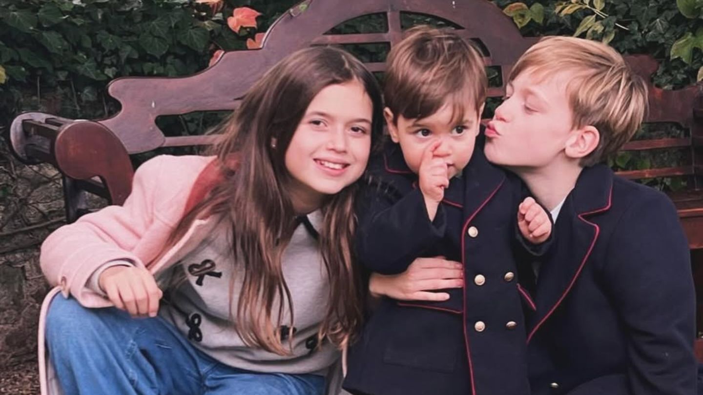 Prinzessin-Claire-Prinz-F-lix-Amalia-und-Liam-bersch-tten-ihren-kleinen-Bruder-mit-Liebe