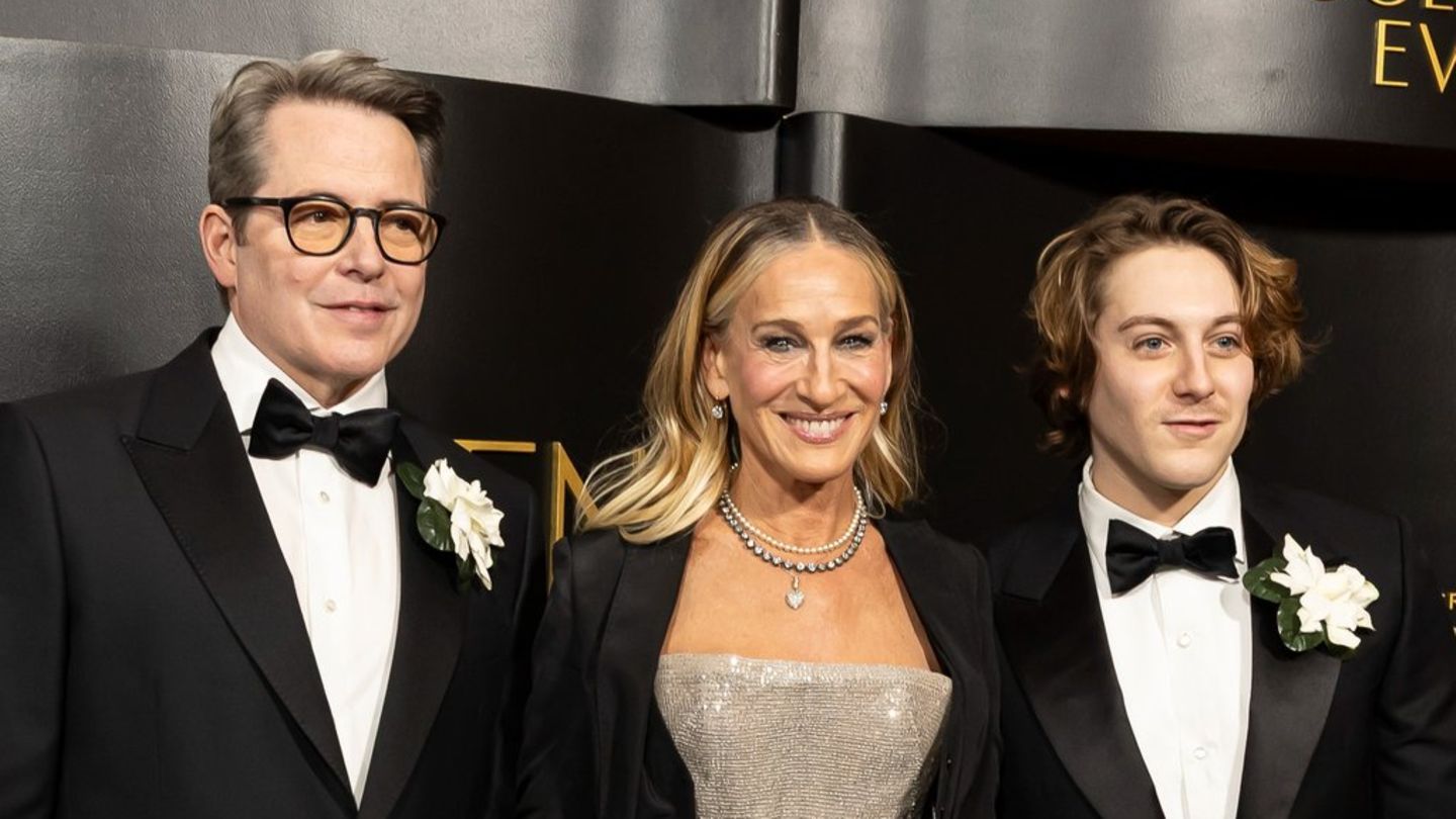 sarah-jessica-parker-mit-ehemann-und-sohn-auf-dem-red-carpet
