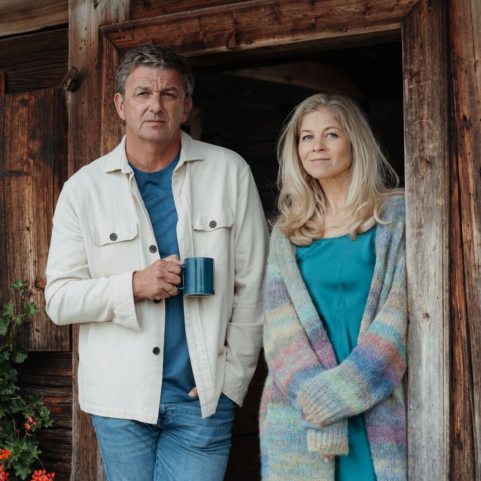 Hans Sigl als Dr. Martin Gruber, Hild Dalik als Karin Bachmeier in "Der Bergdoktor"