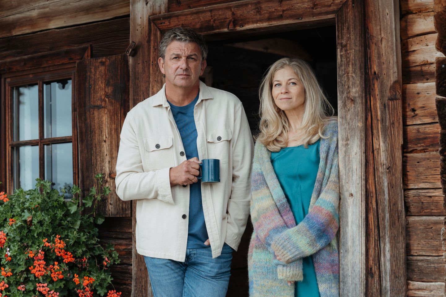 Hans Sigl als Dr. Martin Gruber, Hild Dalik als Karin Bachmeier in "Der Bergdoktor"