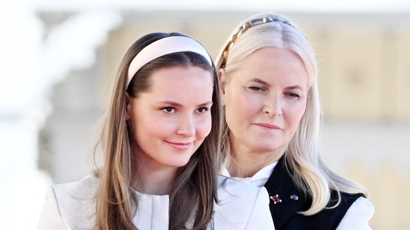 Mette-Marit-von-Norwegen-Wie-Ingrid-Alexandra-ihrer-Mutter-Mette-Marit-ganz-nah-ist