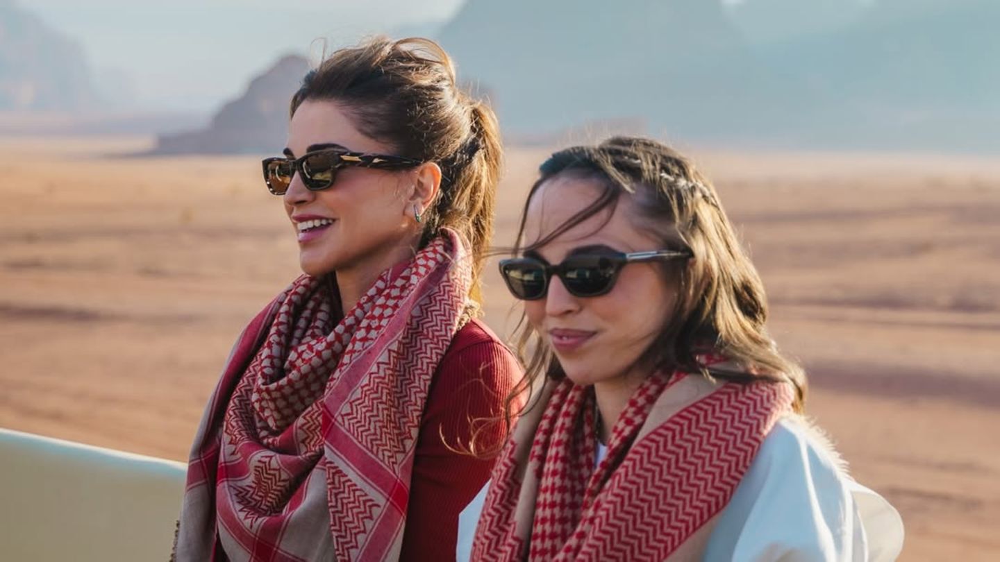 Royale-Fashion-Looks-Auf-besonderer-Reise-zeigt-K-nigin-Rania-ihre-Liebe-f-r-Jordanien