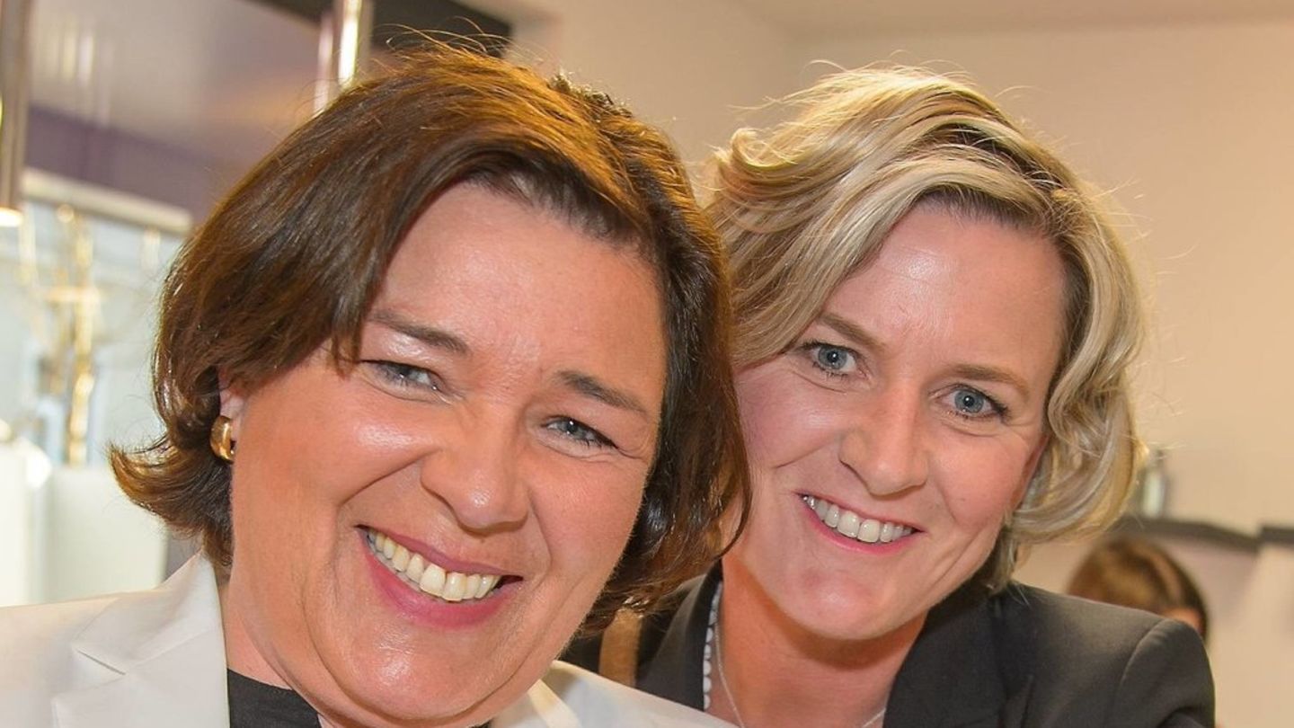 Andrea-Plewig-verliert-Silvester-linkes-Auge-Vera-Int-Veen-unterst-tzt-ihre-Freundin