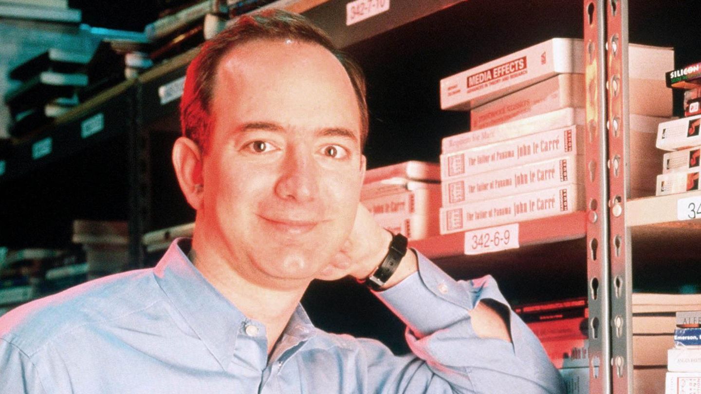 Jeff-Bezos-Jeff-Bezos-hat-sich-vom-Nerd-zum-Partyhecht-transformiert