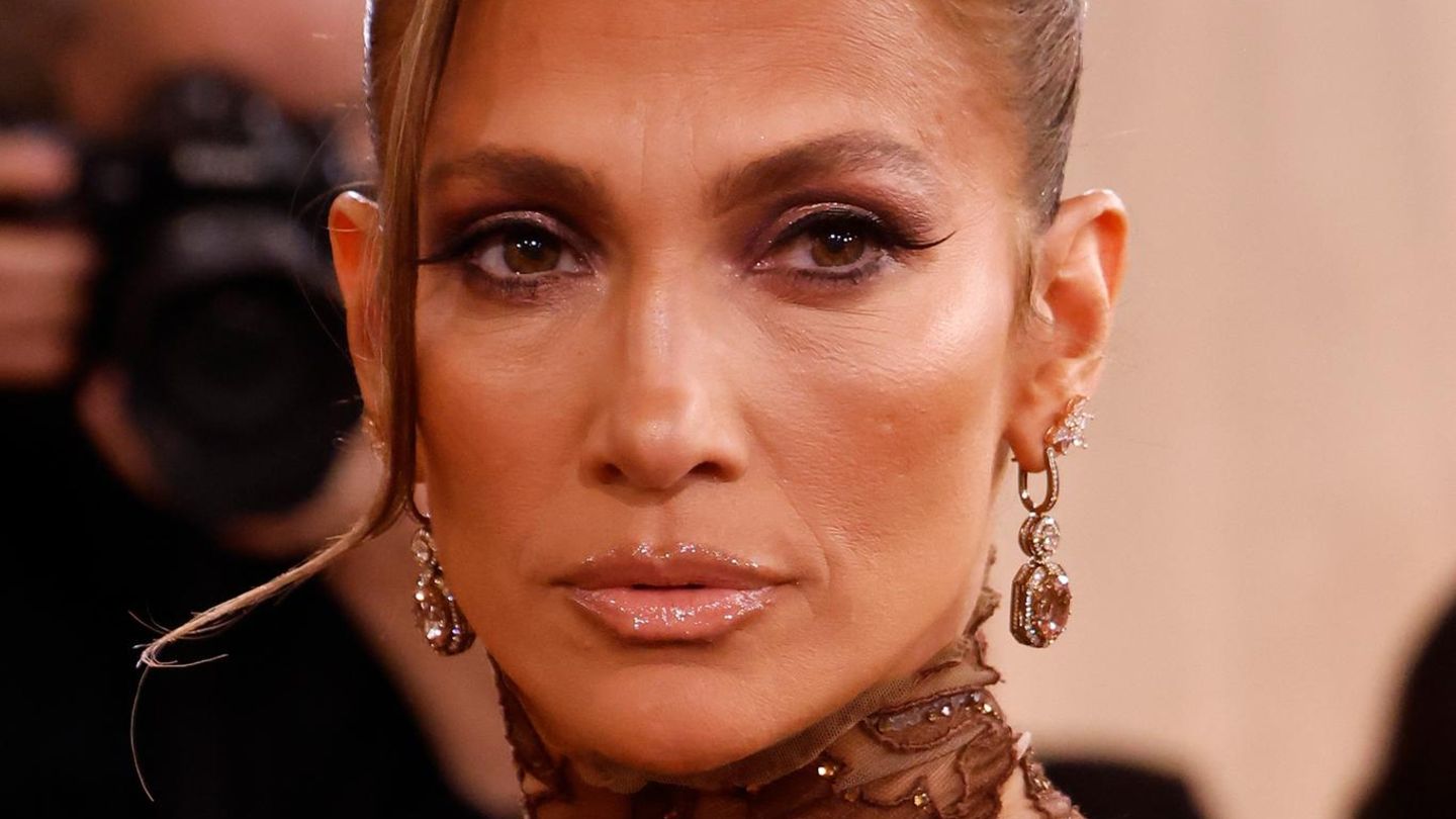 Golden-Globes-2026-Jennifer-Lopez-setzt-auf-Bronzer-satt-bei-den-Golden-Globes
