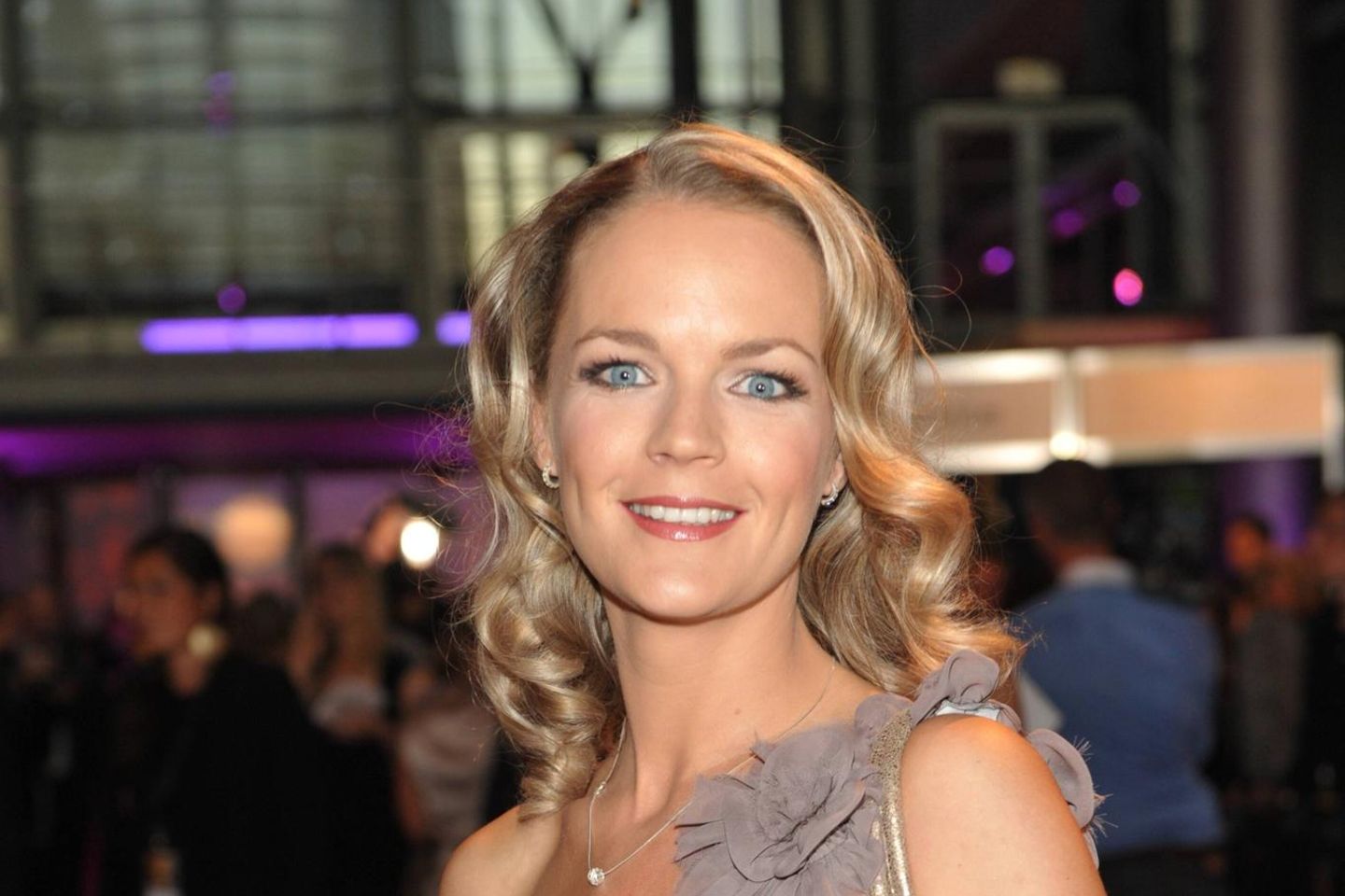 Schlaganfall-Gerüchte um Eva Brenner! Was wirklich dran ist | GALA.de