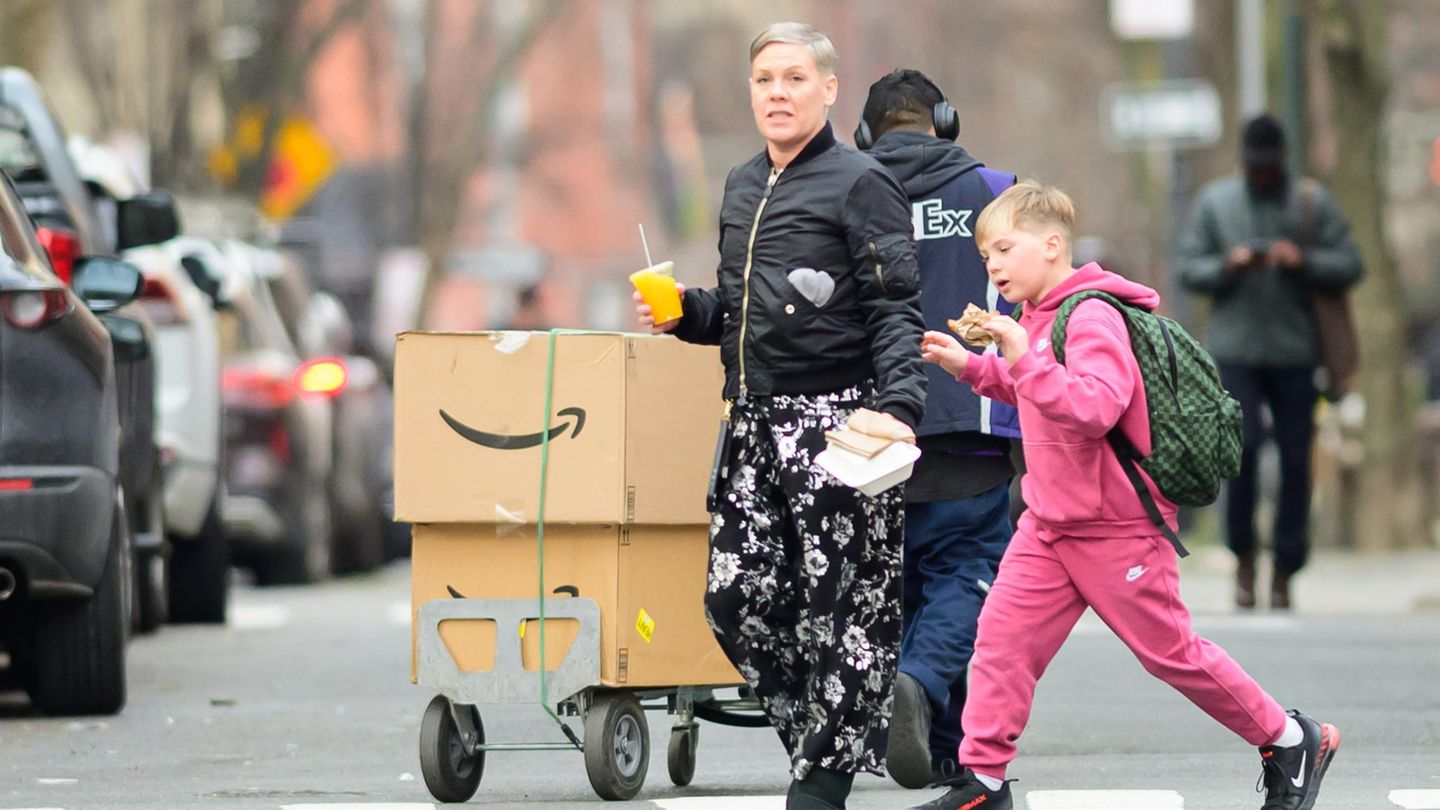 Pink-Carey-Hart-Nach-Nackenoperation-tankt-sie-neue-Kraft