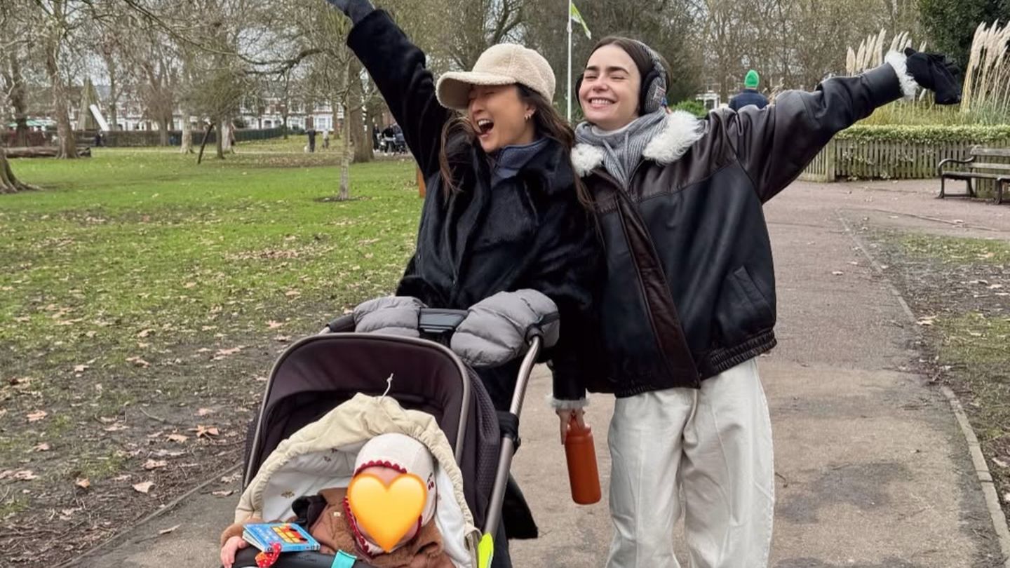 Stylische-Eltern-Unzertrennlich-Ashley-Park-hat-ihre-Tanten-Pflichten-fest-im-Griff