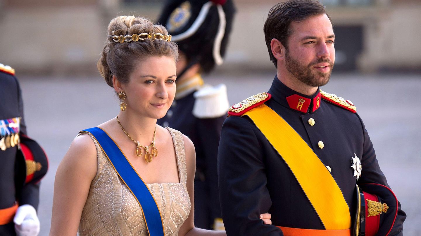 Royaler-Schmuck-Die-Geschichte-hinter-dem-Citrin-Perlen-Diadem-von-Gro-herzogin-St-phanie