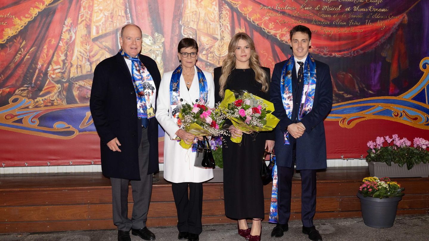 Prinzessin-St-phanie-St-phanie-und-Tochter-Camille-betreiben-Stil-Akrobatik-auf-h-chstem-Niveau